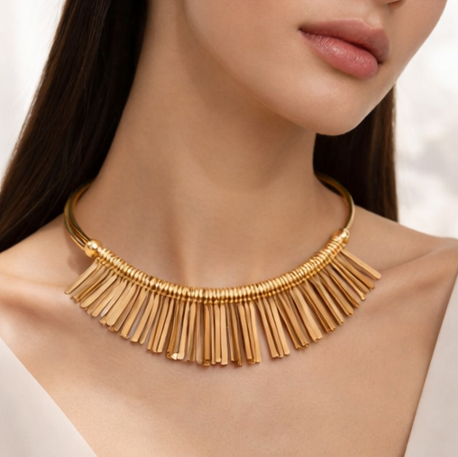 Solène Fringe Collar